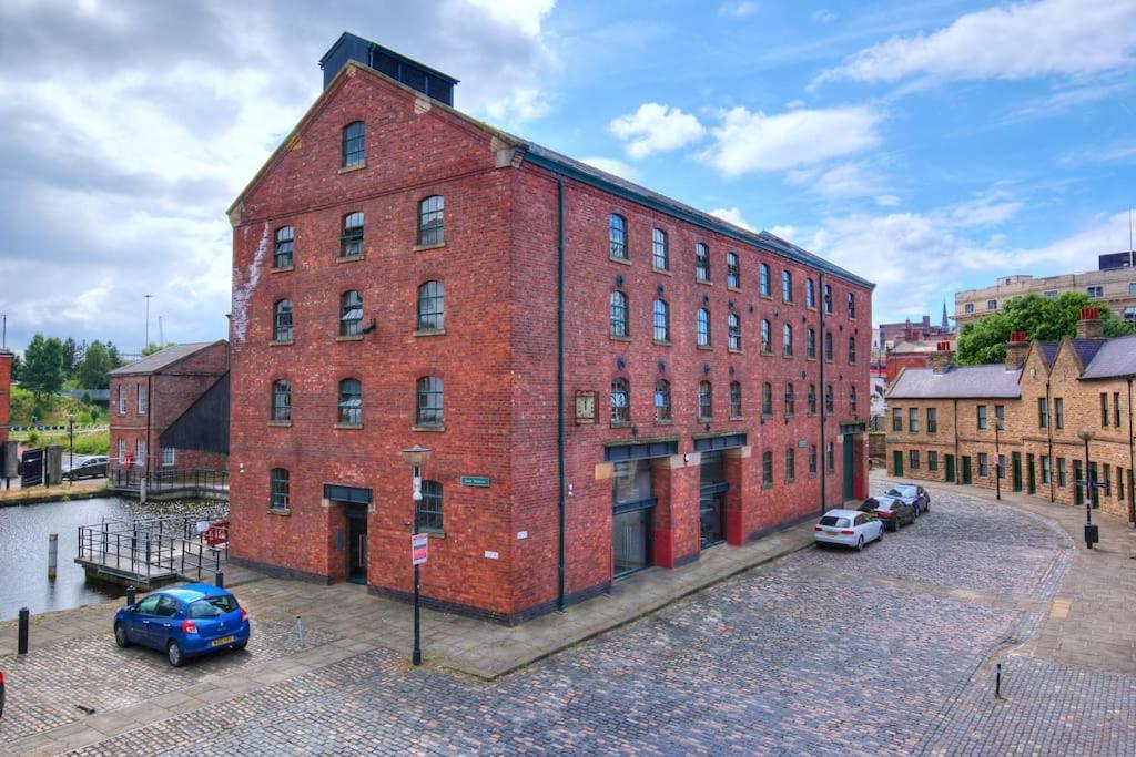 Beautiful 1-Bed Apartment In Grade Listed Warehouse - Victoria Quays, Sheffield City Centre, Free Parking, Pet Friendly, Netflix Bagian luar foto