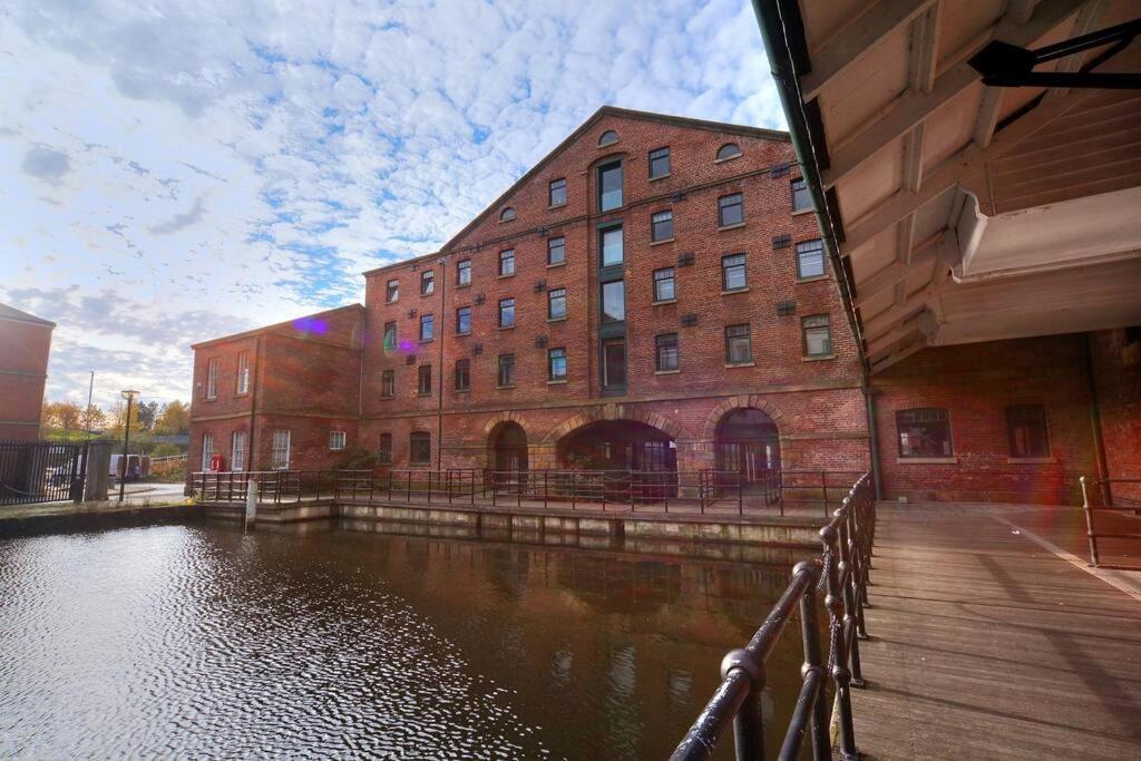 Beautiful 1-Bed Apartment In Grade Listed Warehouse - Victoria Quays, Sheffield City Centre, Free Parking, Pet Friendly, Netflix Bagian luar foto