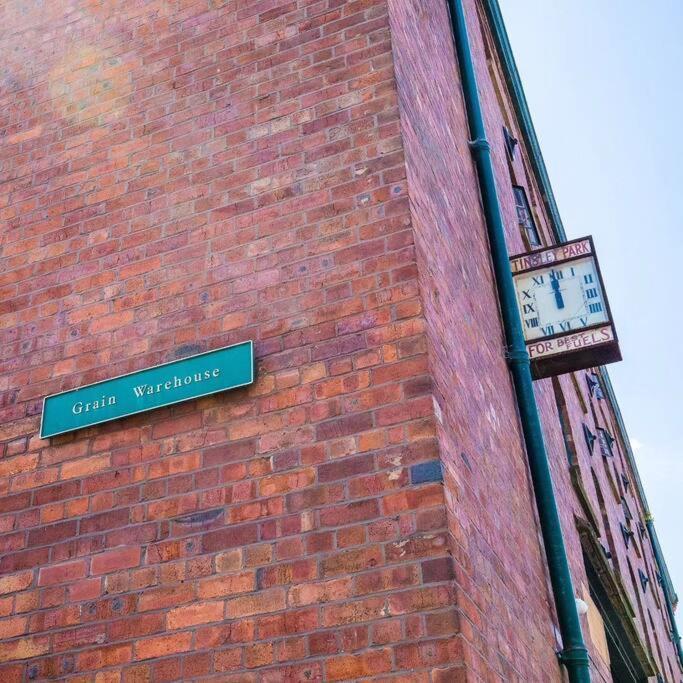 Beautiful 1-Bed Apartment In Grade Listed Warehouse - Victoria Quays, Sheffield City Centre, Free Parking, Pet Friendly, Netflix Bagian luar foto